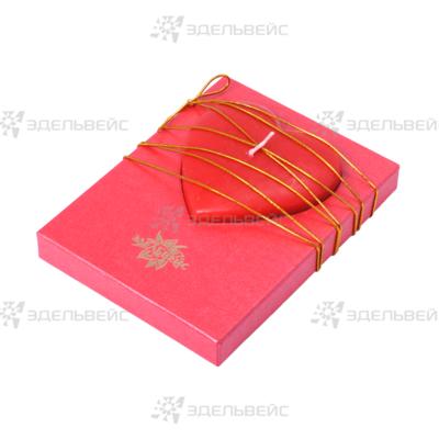 Подарочная коробочка для свечки перетянутая золотой резинкой.